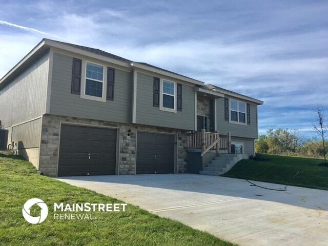 427 Sunflower Dr in Raymore, MO - Building Photo - Building Photo