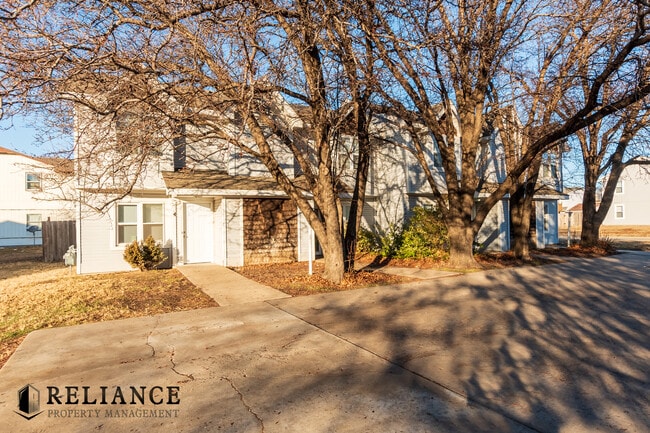 7302 W Douglas Ave in Wichita, KS - Building Photo - Building Photo