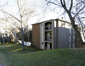 2410 14th St SW in Calgary, AB - Building Photo - Building Photo