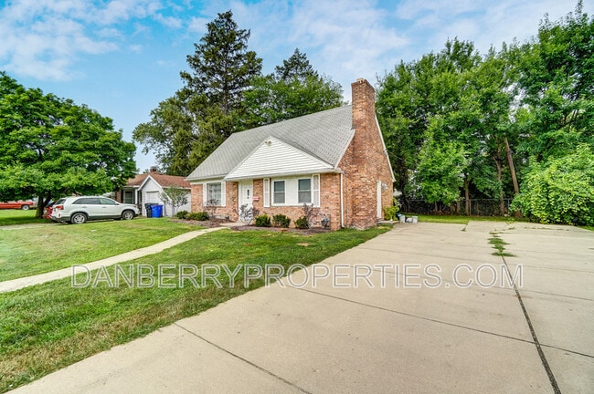 1115 Secor Rd in Toledo, OH - Building Photo - Building Photo