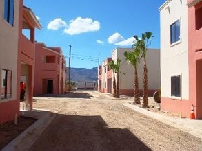 10132 Dyer St in El Paso, TX - Foto de edificio - Building Photo