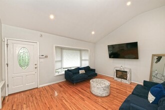 73 Murdock St in Huntington Station, NY - Building Photo - Building Photo