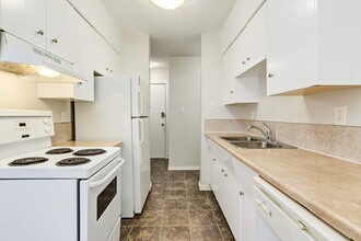 Nine and Five Apartments in Edmonton, AB - Building Photo - Building Photo