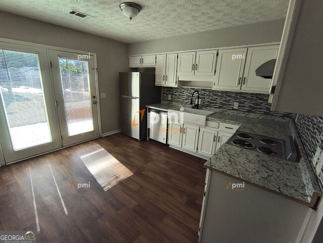 property at 102 Peachtree Ct