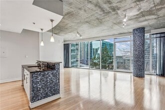 950 W Peachtree St NW in Atlanta, GA - Building Photo - Building Photo