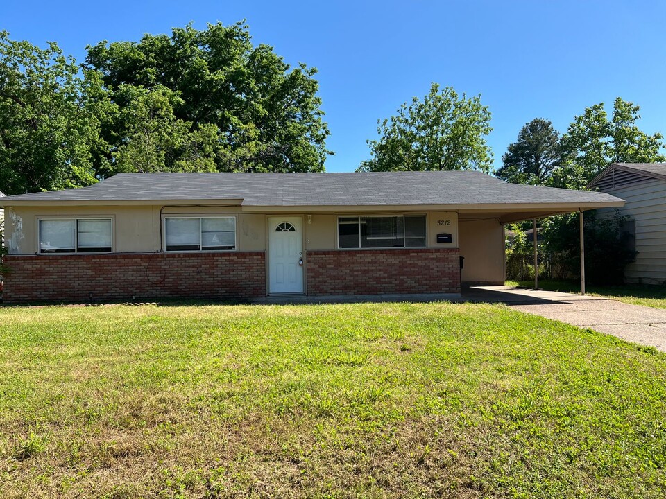 3212 Galaxy Dr in Bossier City, LA - Building Photo