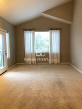 615 NW Lost Springs Terrace in Portland, OR - Building Photo - Building Photo