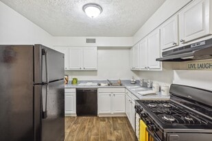 Emerald Pointe in Riverdale, GA - Building Photo