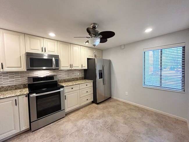 14 Escondido Ct-Unit -129 in Altamonte Springs, FL - Building Photo - Building Photo