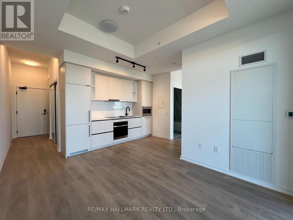 1285 Dupont St in Toronto, ON - Building Photo