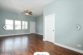 9011 S Brandon Ave, Unit 3 in Chicago, IL - Building Photo - Building Photo