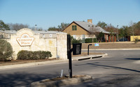 Crescent Place Mobile Home Park in San Antonio, TX - Foto de edificio - Building Photo