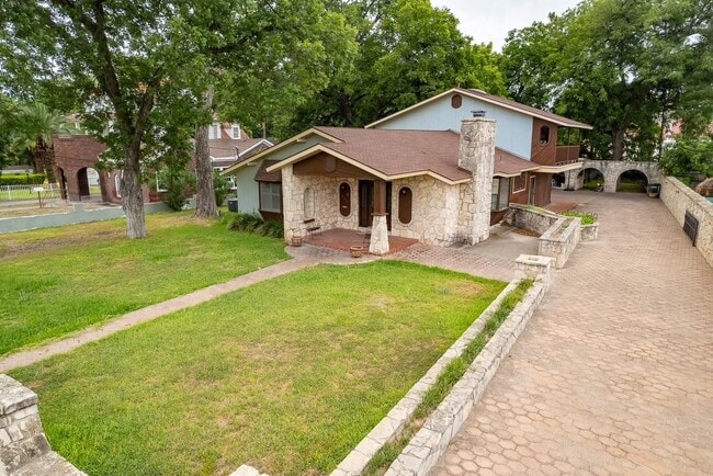 605 Griner St in Del Rio, TX - Building Photo - Building Photo
