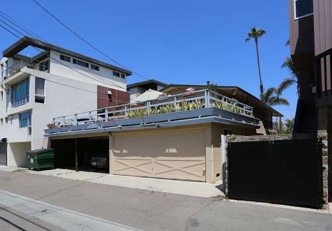 317 S Myers St in Oceanside, CA - Foto de edificio - Building Photo