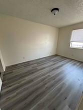 590 E Ave Q-1 in Palmdale, CA - Building Photo - Building Photo