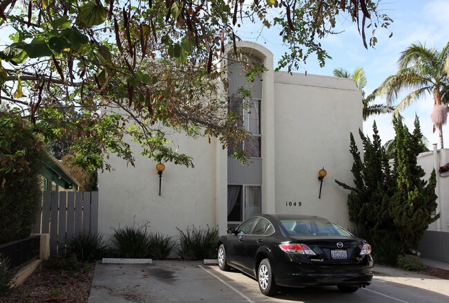 1049 Robinson Ave in San Diego, CA - Building Photo - Building Photo