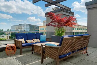 BellCentre in Bellevue, WA - Foto de edificio - Building Photo