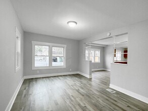 2121 Cleveland Ave SW in Wyoming, MI - Building Photo - Building Photo
