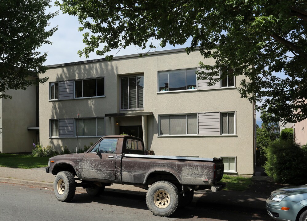 Seabreeze in Vancouver, BC - Building Photo