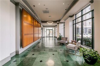 795 Hammond Dr in Atlanta, GA - Foto de edificio - Building Photo