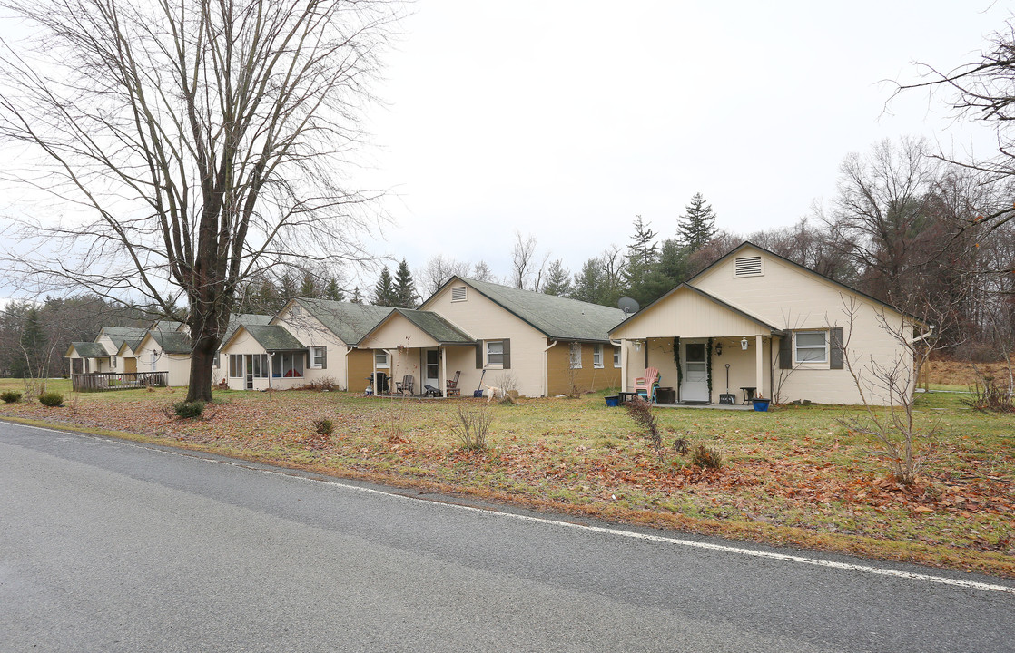 590 Mill Rd in Rhinebeck, NY - Building Photo