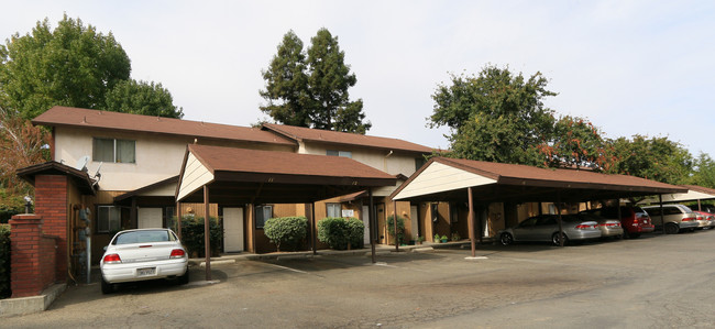 Lisa Manor in Yuba City, CA - Foto de edificio - Building Photo