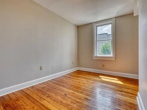 3300 E Baltimore St in Baltimore, MD - Building Photo - Building Photo