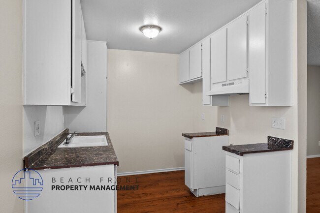 1880 Locust Ave in Long Beach, CA - Foto de edificio - Building Photo