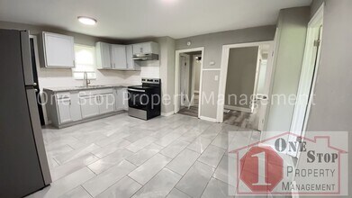 7945 Agnes Ave in Kansas City, MO - Building Photo - Building Photo