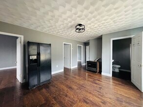 166 Bradford Ave in Fall River, MA - Building Photo - Building Photo