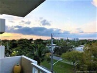 2000 NE 135th St photo'