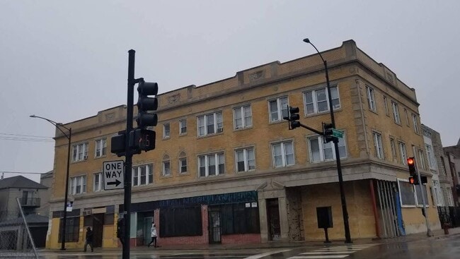 property at 3156 W Warren Blvd