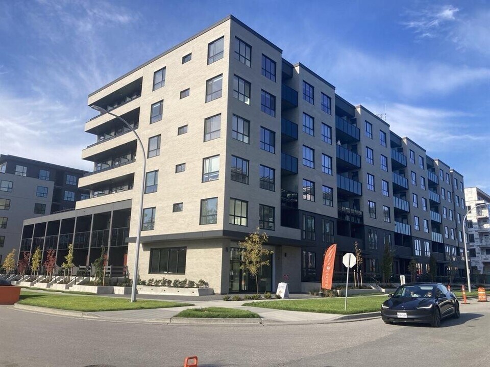 8509-8158 158 St in Surrey, BC - Building Photo