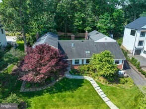 1440 Highwood Dr in McLean, VA - Building Photo - Building Photo