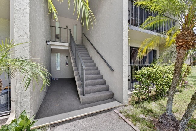 514 Shady Pine Way in Greenacres, FL - Building Photo - Building Photo