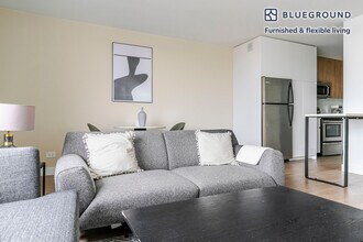 2625 N Clark St in Chicago, IL - Foto de edificio - Building Photo