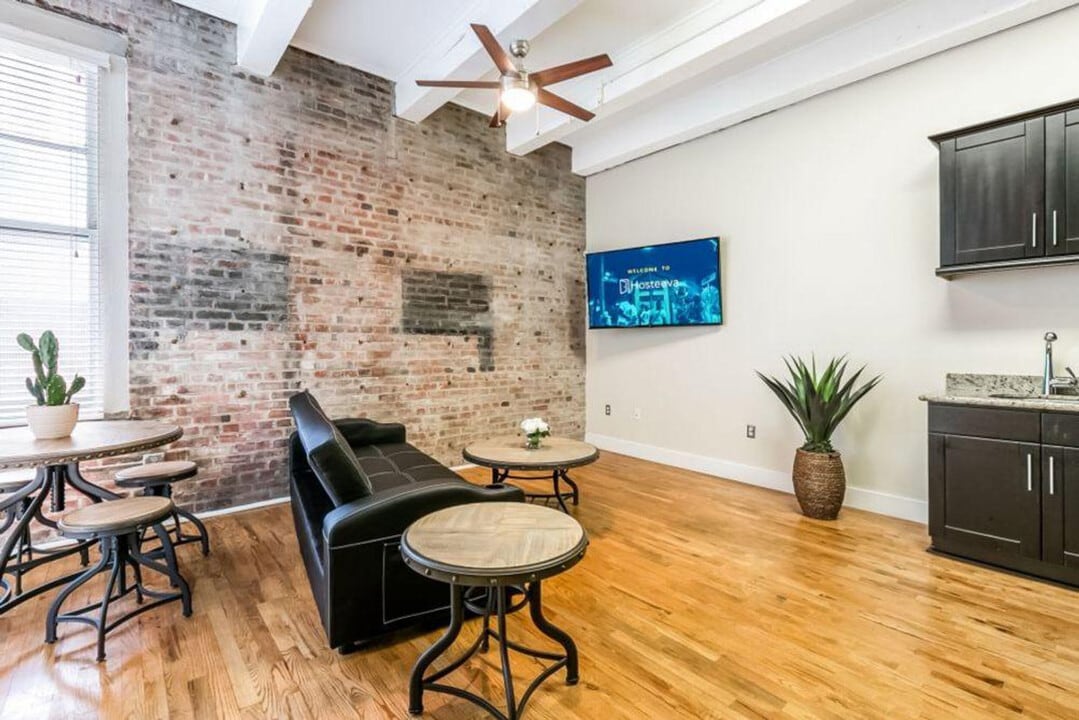 201 Magazine St in New Orleans, LA - Building Photo