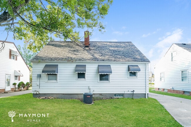24501 Hartland Rd in Euclid, OH - Building Photo - Building Photo