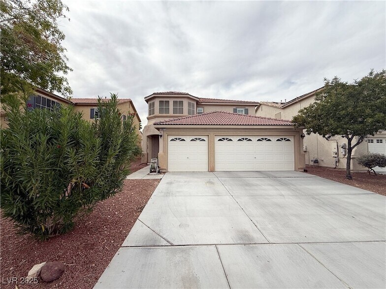 5057 Shadow Valley St in Las Vegas, NV - Building Photo
