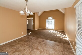 1276 Grindenwald Dr in Jonesboro, GA - Building Photo - Building Photo