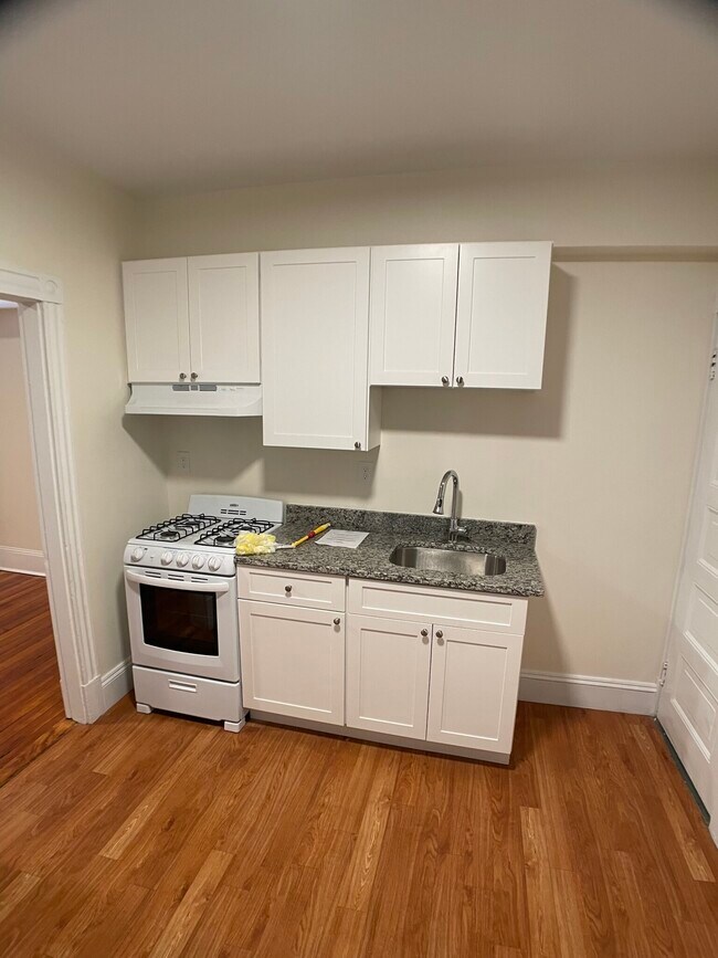 878 Massachusetts Ave, Unit 885-12 in Cambridge, MA - Foto de edificio - Building Photo