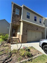 2215 Manor Pointe Dr in Cumming, GA - Building Photo