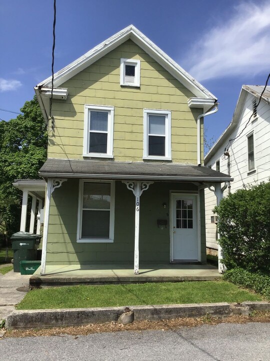 106 Middle Spring Ave-Unit -106 B Middle Spring Ave in Shippensburg, PA - Building Photo