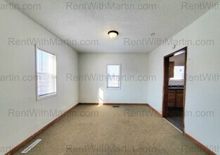 919 Oneida St in Waterloo, IA - Building Photo - Building Photo