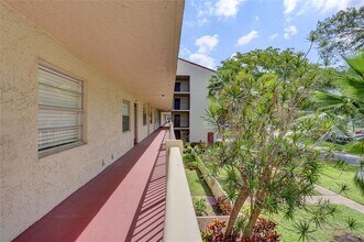 24 Abbey Ln in Delray Beach, FL - Building Photo - Building Photo