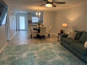 401 SW Natura Ave, Unit C in Deerfield Beach, FL - Building Photo - Building Photo