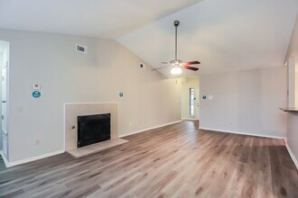 16 N Greengate Dr in Yukon, OK - Building Photo - Building Photo