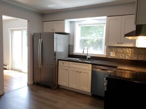 236 Thompson Pl in Huntington Station, NY - Building Photo - Building Photo