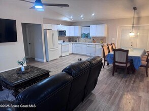 871 Sanford St SW in Palm Bay, FL - Building Photo - Building Photo