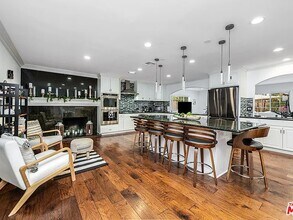 10420 Eton Ave in Los Angeles, CA - Building Photo - Building Photo